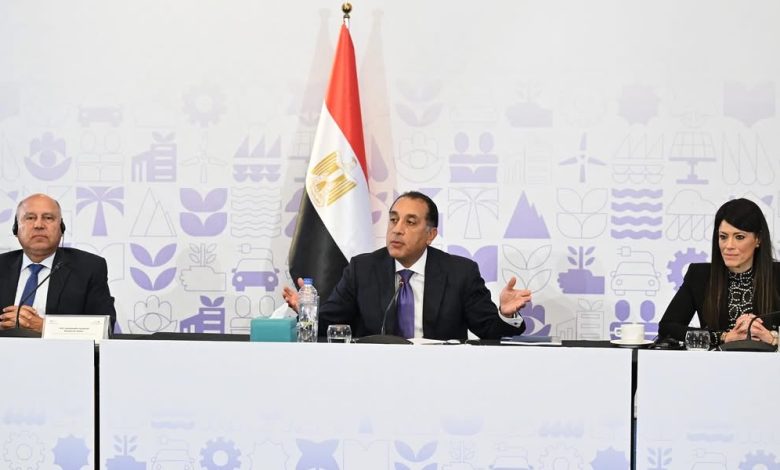 رئيس الوزراء يترأس مائدة مستديرة رفيعة المستوى لبحث الإصلاحات الهيكلية لدعم القطاع الخاص رئيس الوزراء يترأس مائدة مستديرة رفيعة المستوى لبحث الإصلاحات الهيكلية لدعم القطاع الخاص