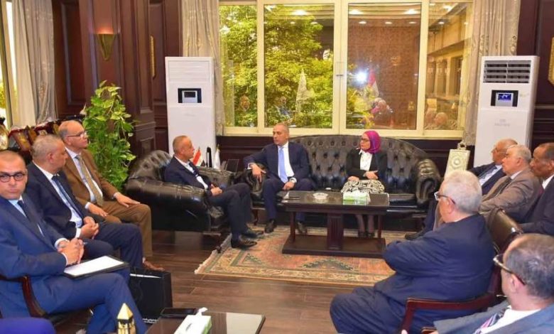 بالصور.. مسئولو البنك الزراعي يبحثون مع محافظ قنا سبل دعم القطاع الزراعي وتوسيع آفاق التصدير بالصور.. مسئولو البنك الزراعي يبحثون مع محافظ قنا سبل دعم القطاع الزراعي وتوسيع آفاق التصدير