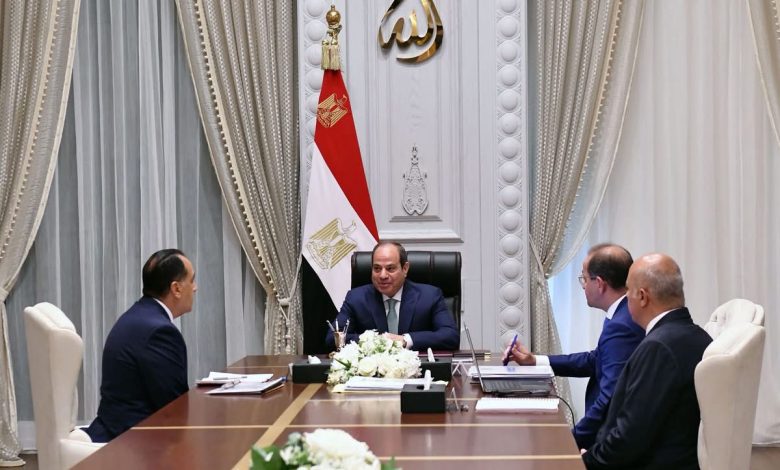 السيسي يوجه بتوسيع القاعدة الضريبية وتحسين مناخ الأعمال السيسي يوجه بتوسيع القاعدة الضريبية وتحسين مناخ الأعمال