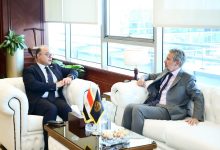 رئيس هيئة الرقابة المالية يبحث مع السفير الإيطالي فرص الاستثمار والشراكة في القطاع المالي غير المصرفي