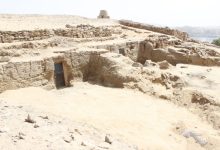 الكشف عن 3 مقابر صخرية جديدة تعود لعصر الدولة القديمة بجبانة قبة الهوا في أسوان