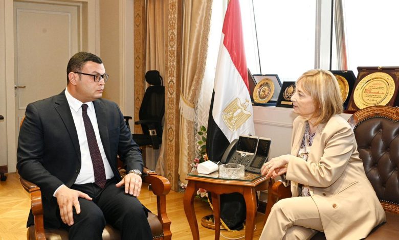 وزير الإسكان يستقبل نائبة رئيس بنك الاستثمار الأوروبي لبحث التعاون في مشروعات المياه والصرف الصحي وزير الإسكان يستقبل نائبة رئيس بنك الاستثمار الأوروبي لبحث التعاون في مشروعات المياه والصرف الصحي