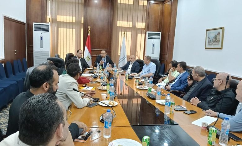 اجتماع بين شعبة الذهب ومصلحة الدمغة لبحث تحديات الصناعة وزيادة التصدير اجتماع بين شعبة الذهب ومصلحة الدمغة لبحث تحديات الصناعة وزيادة التصدير
