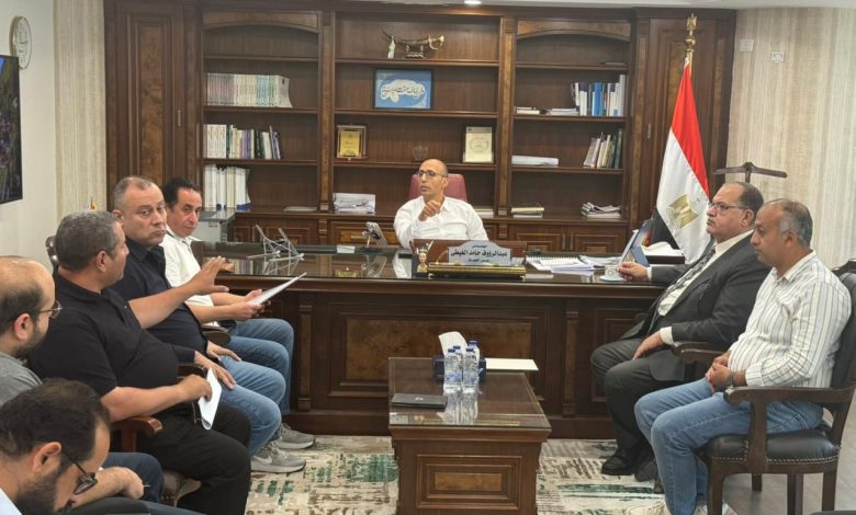 رئيس جهاز القاهرة الجديدة يلتقي سكان “بيت الوطن” و”دار مصر” لمناقشة مطالبهم ومقترحاتهم رئيس جهاز القاهرة الجديدة يلتقي سكان “بيت الوطن” و”دار مصر” لمناقشة مطالبهم ومقترحاتهم