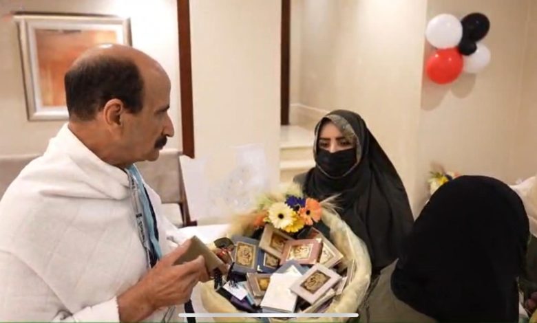“المطوفين” يبدأون مراسم استقبال حجاج الخمس نجوم “المطوفين” يبدأون مراسم استقبال حجاج الخمس نجوم