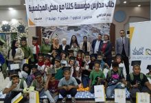مؤسسة «كلنا مع بعض» تكرم البنك الأهلي الكويتي – مصر خلال حفل التخرج السنوي للأطفال 2025 بالفيوم