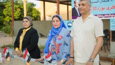 بالصور.. عبير عصام تكرم أوائل الشهادتين الابتدائية والإعدادية بالجيزة ف