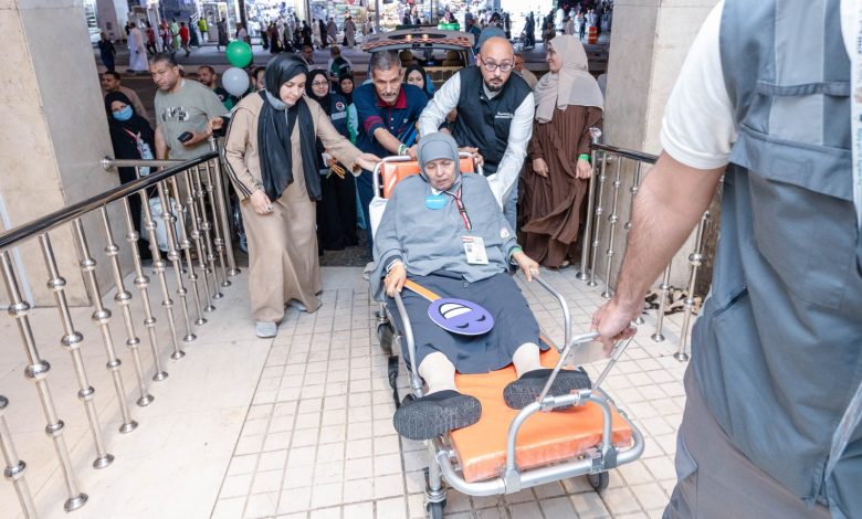 من المستشفى إلى صعيد عرفة… «عفاف» تسير بخطى الأمل في رحاب مكة من المستشفى إلى صعيد عرفة… «عفاف» تسير بخطى الأمل في رحاب مكة