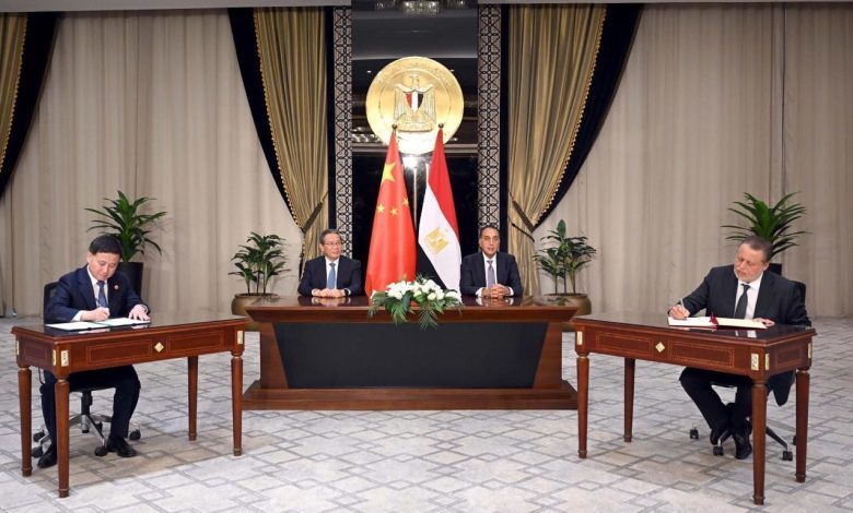 محافظ البنك المركزي يوقع مذكرة تفاهم مع نظيره الصيني لتعزيز التعاون المصرفي وتشجيع استخدام العملات المحلية محافظ البنك المركزي يوقع مذكرة تفاهم مع نظيره الصيني لتعزيز التعاون المصرفي وتشجيع استخدام العملات المحلية