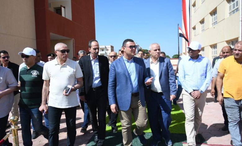 وزير الإسكان يختتم جولته في النوبارية الجديدة بتفقد مشروعات البنية التحتية والتعليم وزير الإسكان يختتم جولته في النوبارية الجديدة بتفقد مشروعات البنية التحتية والتعليم