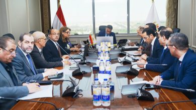 خلال لقائه مع قيادات شركة مخابز القاهرة الكبرى.. وزير التموين يشدد على تطبيق الاشتراطات الصحية داخل مواقع الإنتاج
