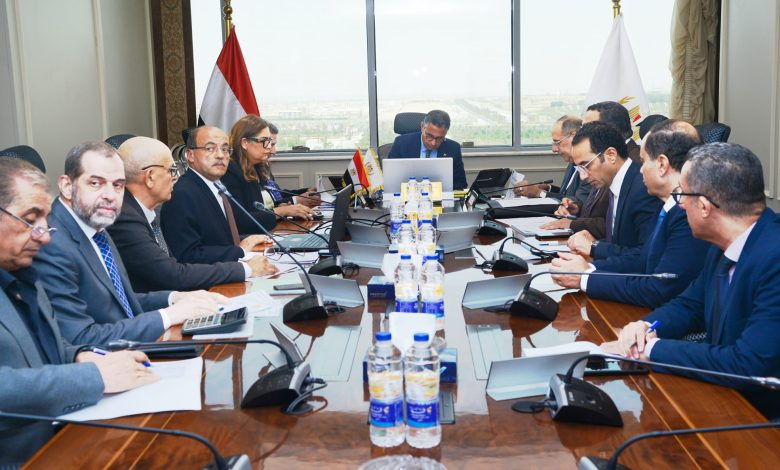 خلال لقائه مع قيادات شركة مخابز القاهرة الكبرى.. وزير التموين يشدد على تطبيق الاشتراطات الصحية داخل مواقع الإنتاج خلال لقائه مع قيادات شركة مخابز القاهرة الكبرى.. وزير التموين يشدد على تطبيق الاشتراطات الصحية داخل مواقع الإنتاج