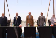 بالصور.. رئيس البنك الزراعي ومحافظ المنيا يوقعان بروتوكولًا لدعم المنتفعين بأراضي الدولة.. وتسليم 130 ميكروباصًا لتطوير النقل الجماعي