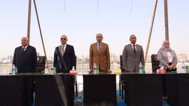 بالصور.. رئيس البنك الزراعي ومحافظ المنيا يوقعان بروتوكولًا لدعم المنتفعين بأراضي الدولة.. وتسليم 130 ميكروباصًا لتطوير النقل الجماعي