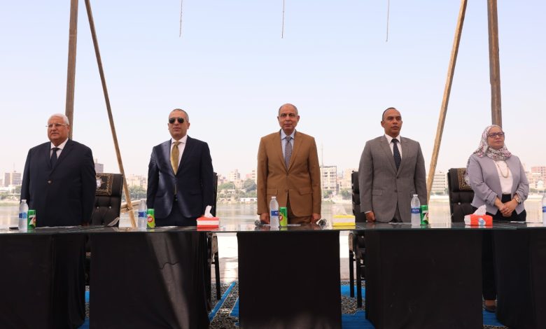بالصور.. رئيس البنك الزراعي ومحافظ المنيا يوقعان بروتوكولًا لدعم المنتفعين بأراضي الدولة.. وتسليم 130 ميكروباصًا لتطوير النقل الجماعي بالصور.. رئيس البنك الزراعي ومحافظ المنيا يوقعان بروتوكولًا لدعم المنتفعين بأراضي الدولة.. وتسليم 130 ميكروباصًا لتطوير النقل الجماعي