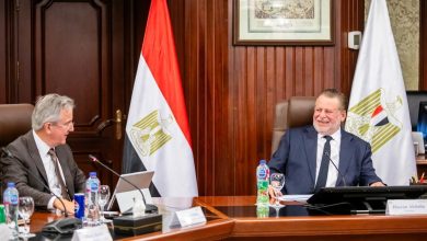 محافظ البنك المركزي يبحث مع وفد “الأوروبي لإعادة الإعمار” تعزيز التعاون ودعم المشروعات الصغيرة
