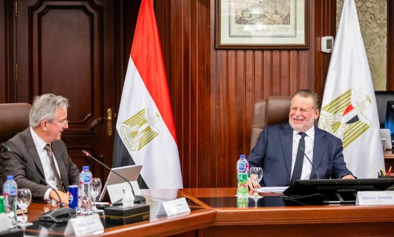 محافظ البنك المركزي يبحث مع وفد “الأوروبي لإعادة الإعمار” تعزيز التعاون ودعم المشروعات الصغيرة محافظ البنك المركزي يبحث مع وفد “الأوروبي لإعادة الإعمار” تعزيز التعاون ودعم المشروعات الصغيرة