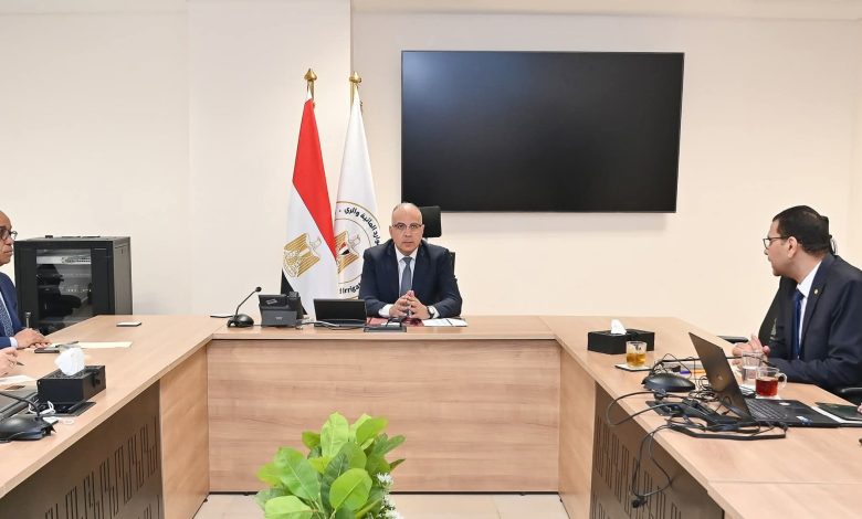 وزير الري يوجه بإنشاء صفحة إلكترونية website لمتحف الري بالقناطر الخيرية والمركز الثقافي الإفريقى بأسوان 