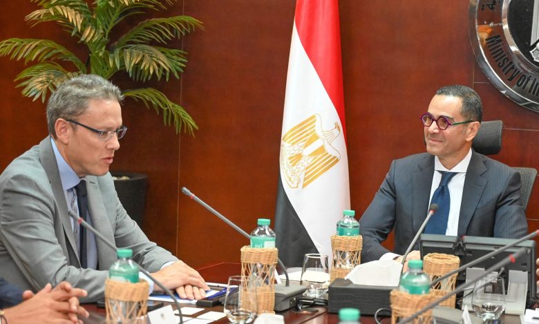 وزير الاستثمار يلتقى وفد شركة ببسيكو العالمية لاستعراض مشروعات الشركة الحالية وزير الاستثمار يلتقى وفد شركة ببسيكو العالمية لاستعراض مشروعات الشركة الحالية
