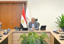 وزير الري يستعرض أحدث المعدات والتقنيات المستخدمة عالميًا في مجال تطهير وصيانة المجاري المائية