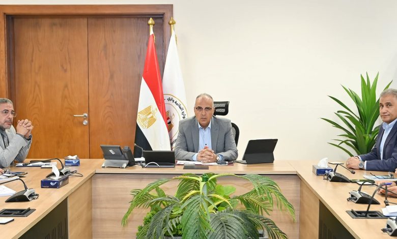 وزير الري يستعرض أحدث المعدات والتقنيات المستخدمة عالميًا في مجال تطهير وصيانة المجاري المائية وزير الري يستعرض أحدث المعدات والتقنيات المستخدمة عالميًا في مجال تطهير وصيانة المجاري المائية