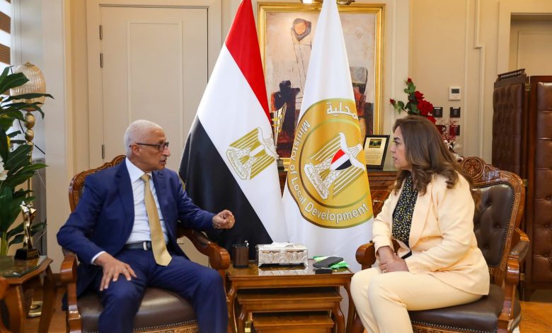 وزيرة التنمية المحلية تتابع مع محافظ شمال سيناء مشروعات الخطة الاستثمارية فى العام المالي الجديد وزيرة التنمية المحلية تتابع مع محافظ شمال سيناء مشروعات الخطة الاستثمارية فى العام المالي الجديد