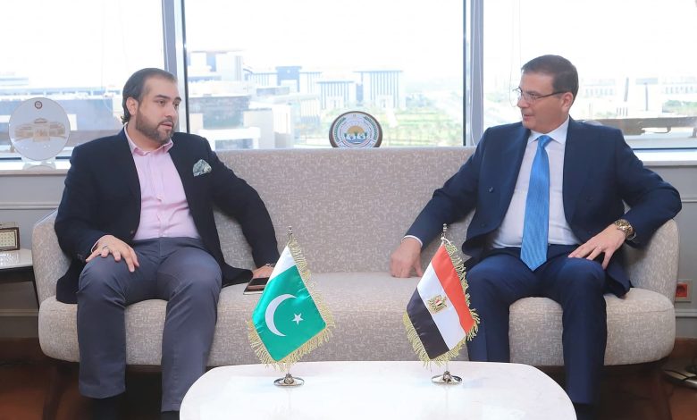 وزير الزراعة يبحث مع نظيره الباكستاني بإقليم بنجاب تعزيز التعاون الزراعي وتبادل الخبرات وزير الزراعة يبحث مع نظيره الباكستاني بإقليم بنجاب تعزيز التعاون الزراعي وتبادل الخبرات