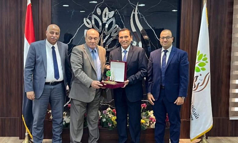 اللواء عمرو عبد الوهاب: مشروع المليون ونصف فدان يمثل حجر الزاوية للتنمية المستدامة فى مصر اللواء عمرو عبد الوهاب: مشروع المليون ونصف فدان يمثل حجر الزاوية للتنمية المستدامة فى مصر