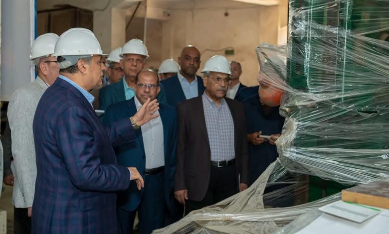 وزير الإنتاج الحربي: نعمل على تطوير خطوط الإنتاج وتوطين التكنولوجيا لجذب الاستثمارات وتعزيز الإنتاجية وزير الإنتاج الحربي: نعمل على تطوير خطوط الإنتاج وتوطين التكنولوجيا لجذب الاستثمارات وتعزيز الإنتاجية