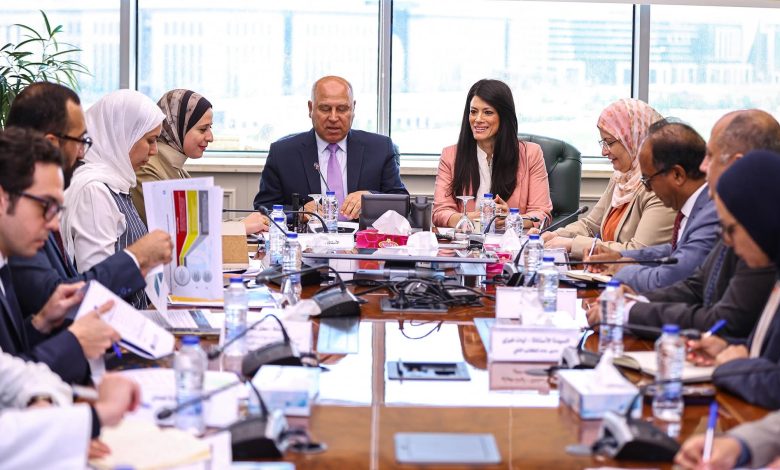 كامل الوزير ورانيا المشاط يضعان خارطة طريق للتعامل مع آلية تعديل حدود الكربون CBAM كامل الوزير ورانيا المشاط يضعان خارطة طريق للتعامل مع آلية تعديل حدود الكربون CBAM
