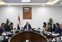 رئيس الوزراء يُتابع الخطة التنفيذية لمحطات تحلية مياه الساحل الشمالي الغربي
