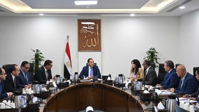 رئيس الوزراء يُتابع الخطة التنفيذية لمحطات تحلية مياه الساحل الشمالي الغربي