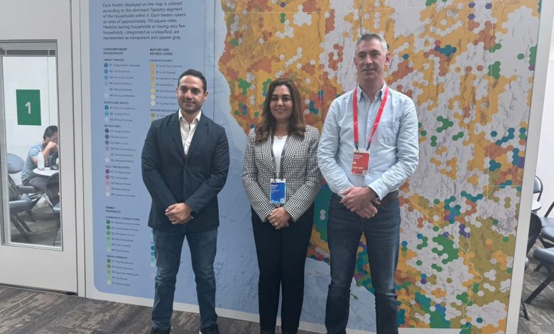 وزيرة التنمية المحلية تلتقي مدير المدن الذكية بشركة Esri العالمية لبحث سبل التعاون في التحول الرقمي وزيرة التنمية المحلية تلتقي مدير المدن الذكية بشركة Esri العالمية لبحث سبل التعاون في التحول الرقمي