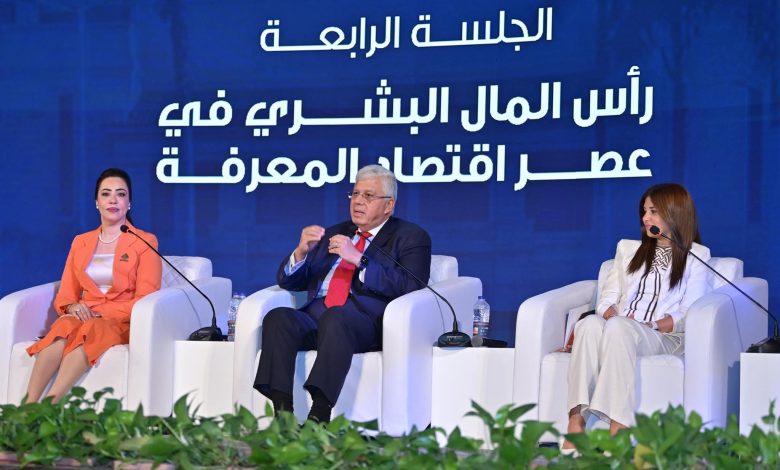 وزير التعليم العالي يشهد الجلسة الرابعة لملتقى شباب المعرفة في نسخته الرابعة بجامعة القاهرة