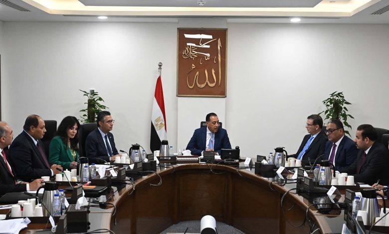 رئيس الوزراء يتابع جهود تطوير قطاع صناعة السكر في مصر وتعزيز الإنتاج المحلي رئيس الوزراء يتابع جهود تطوير قطاع صناعة السكر في مصر وتعزيز الإنتاج المحلي
