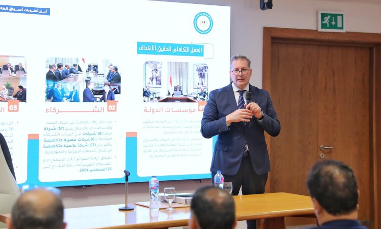 وزير البترول يعقد لقاءً مع السفراء المكلفين برئاسة بعثات مصر الدبلوماسية والقنصلية بالخارج وزير البترول يعقد لقاءً مع السفراء المكلفين برئاسة بعثات مصر الدبلوماسية والقنصلية بالخارج