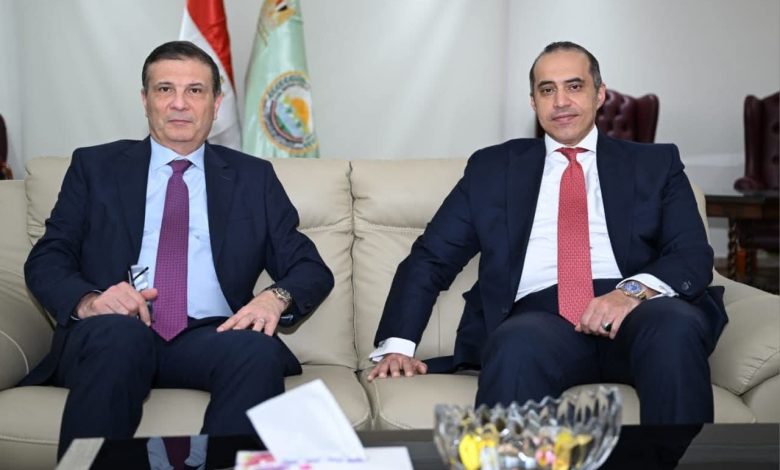 وزيرا الزراعة والشئون القانونية يناقشان التعديلات المرتقبة لقانون التعاونيات الزراعية وزيرا الزراعة والشئون القانونية يناقشان التعديلات المرتقبة لقانون التعاونيات الزراعية