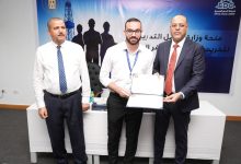 وزير العمل يُسلم شهادات لخريجي دورات تدريب مجانية في مجالات الخدمات البترولية بمركز “شركة الحفر المصرية”