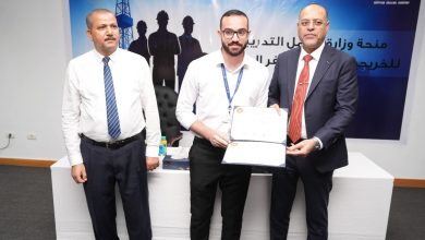 وزير العمل يُسلم شهادات لخريجي دورات تدريب مجانية في مجالات الخدمات البترولية بمركز “شركة الحفر المصرية”