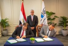  باستثمارات 970 مليون جنيه..  رئيس اقتصادية قناة السويس يشهد توقيع عقد مشروع شركة “CWA” للمنسوجات بالمنطقة الصناعية بالسخنة