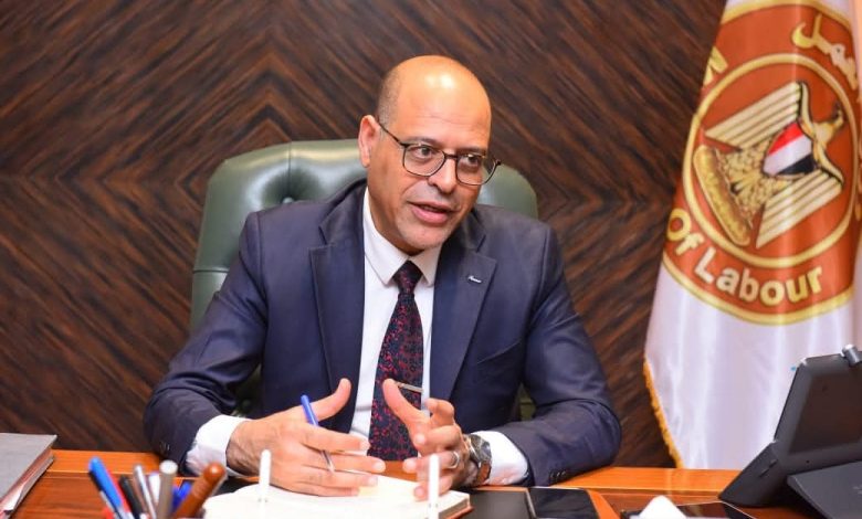 وزير العمل: ضبط 276 عامل أجنبي بدون ترخيص في منشآت بمحافظة البحر الأحمر وزير العمل: ضبط 276 عامل أجنبي بدون ترخيص في منشآت بمحافظة البحر الأحمر