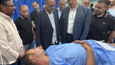 وزير البترول يزور مصابي حادث البارجة في مستشفى الجونة 