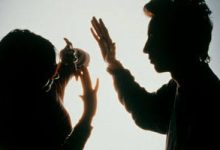 زوج تونسي يقتلع عيني زوجته “قربانًا” لكنز مزعوم