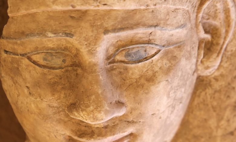اكتشاف مقابر أثرية جديدة بأسوان تعود للعصرين اليوناني والروماني.. ونقوش هيروغليفية بحالة ممتازة اكتشاف مقابر أثرية جديدة بأسوان تعود للعصرين اليوناني والروماني.. ونقوش هيروغليفية بحالة ممتازة