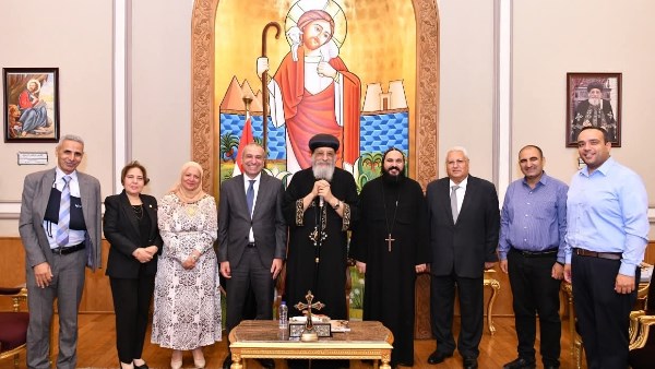 بقيادة محمد أبو السعود.. وفد من البنك الزراعي المصري يزور البابا تواضروس في المقر البابوي بقيادة محمد أبو السعود.. وفد من البنك الزراعي المصري يزور البابا تواضروس في المقر البابوي