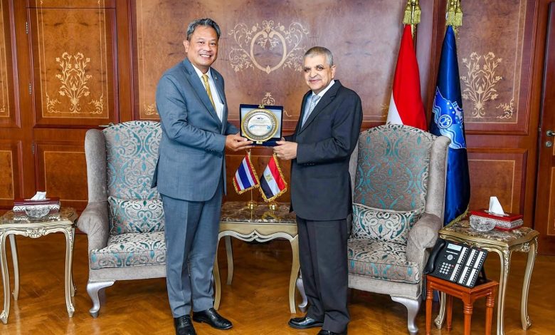 رئيس هيئة قناة السويس يبحث التعاون مع سفير تايلاند في مجالات الخدمات البحرية والسياحة رئيس هيئة قناة السويس يبحث التعاون مع سفير تايلاند في مجالات الخدمات البحرية والسياحة