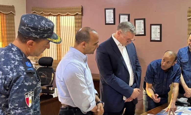 وزير البترول يتفقد غرفة العمليات بجبل الزيت ويزور أسر المفقودين في حادث البارج البحري “أدمارين 12” وزير البترول يتفقد غرفة العمليات بجبل الزيت ويزور أسر المفقودين في حادث البارج البحري “أدمارين 12”