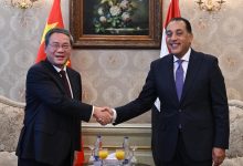 مدبولي يستقبل رئيس مجلس الدولة الصيني بمطار القاهرة.. مباحثات موسعة وتوقيع اتفاقيات تعاون