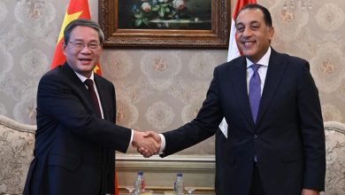 مدبولي يستقبل رئيس مجلس الدولة الصيني بمطار القاهرة.. مباحثات موسعة وتوقيع اتفاقيات تعاون
