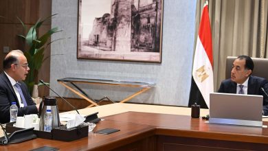 مدبولي يستعرض مع رئيس “الرقابة المالية” جهود تعزيز القطاع غير المصرفي وملتقى التكنولوجيا المالية